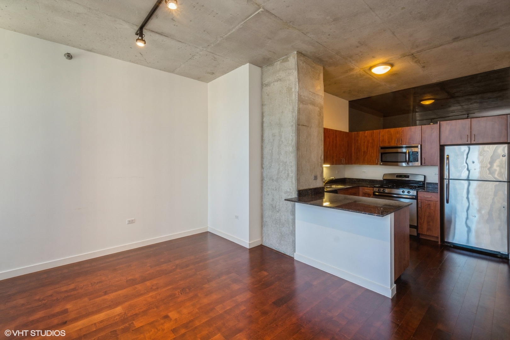 235 W VAN BUREN Street 4222