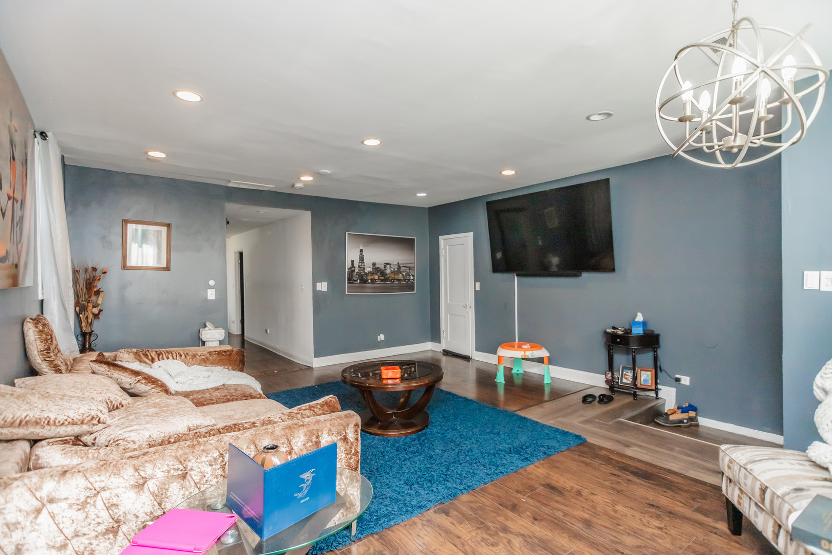 4829 S CHAMPLAIN Avenue