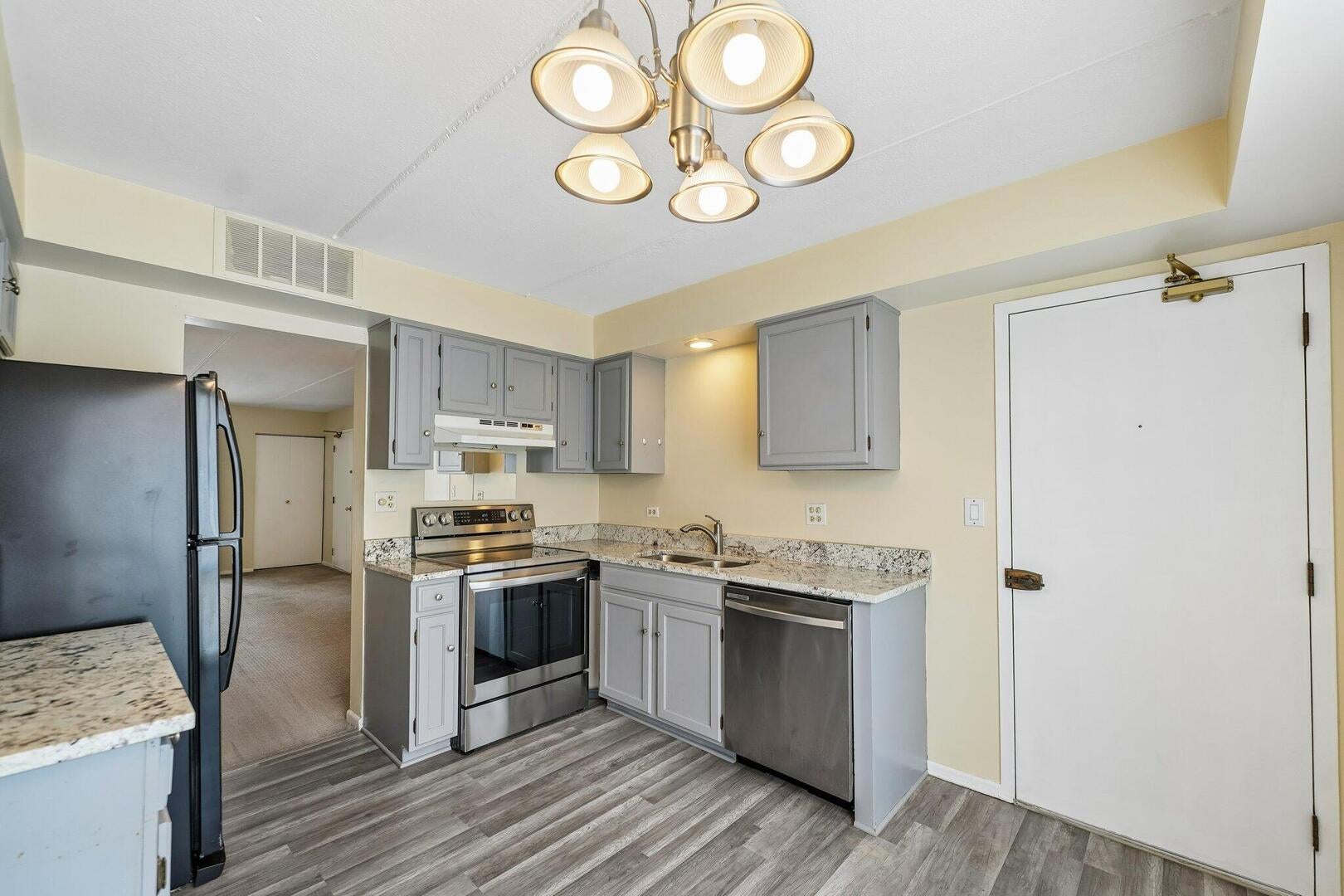 5401 Chateau Drive 4