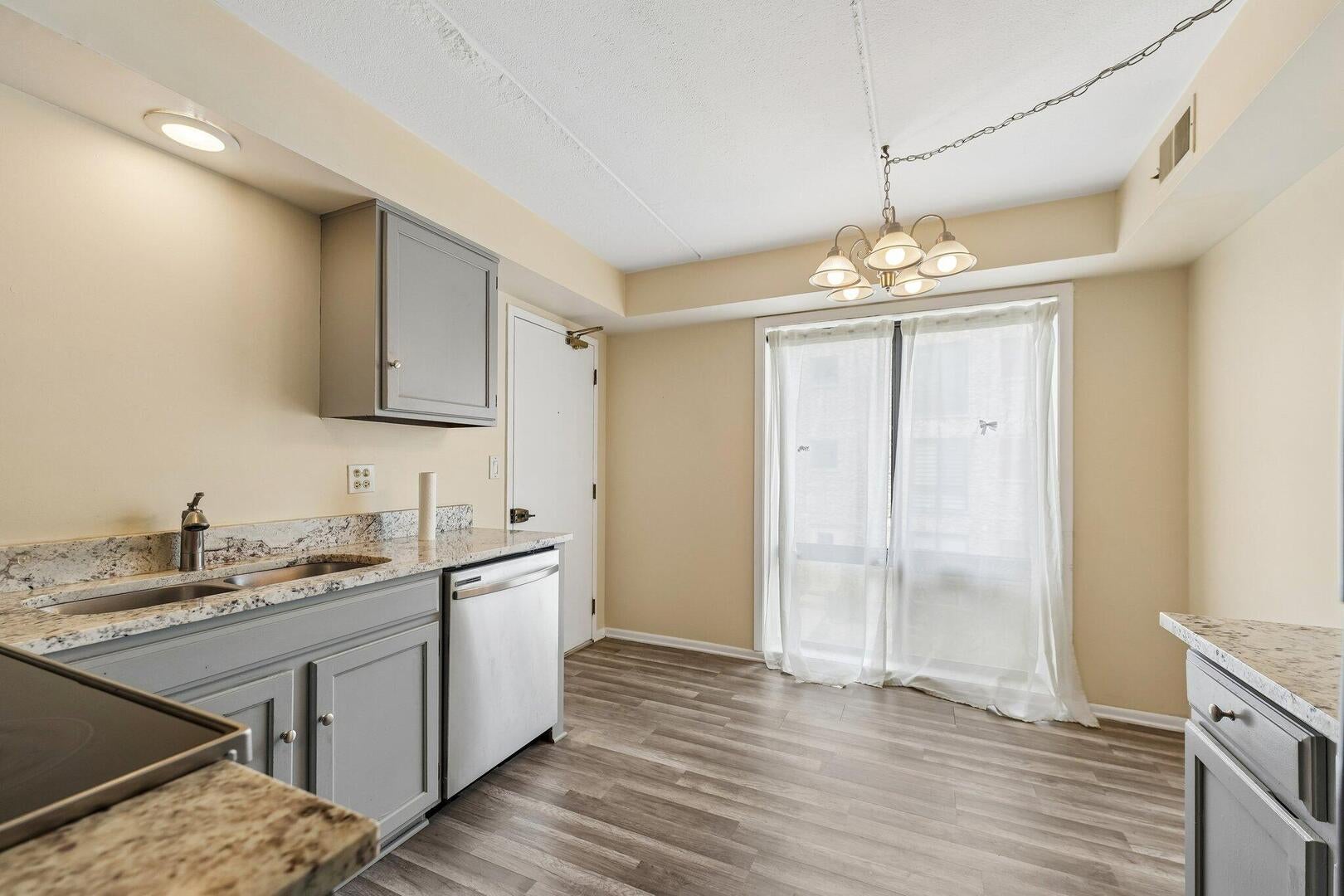 5401 Chateau Drive 4