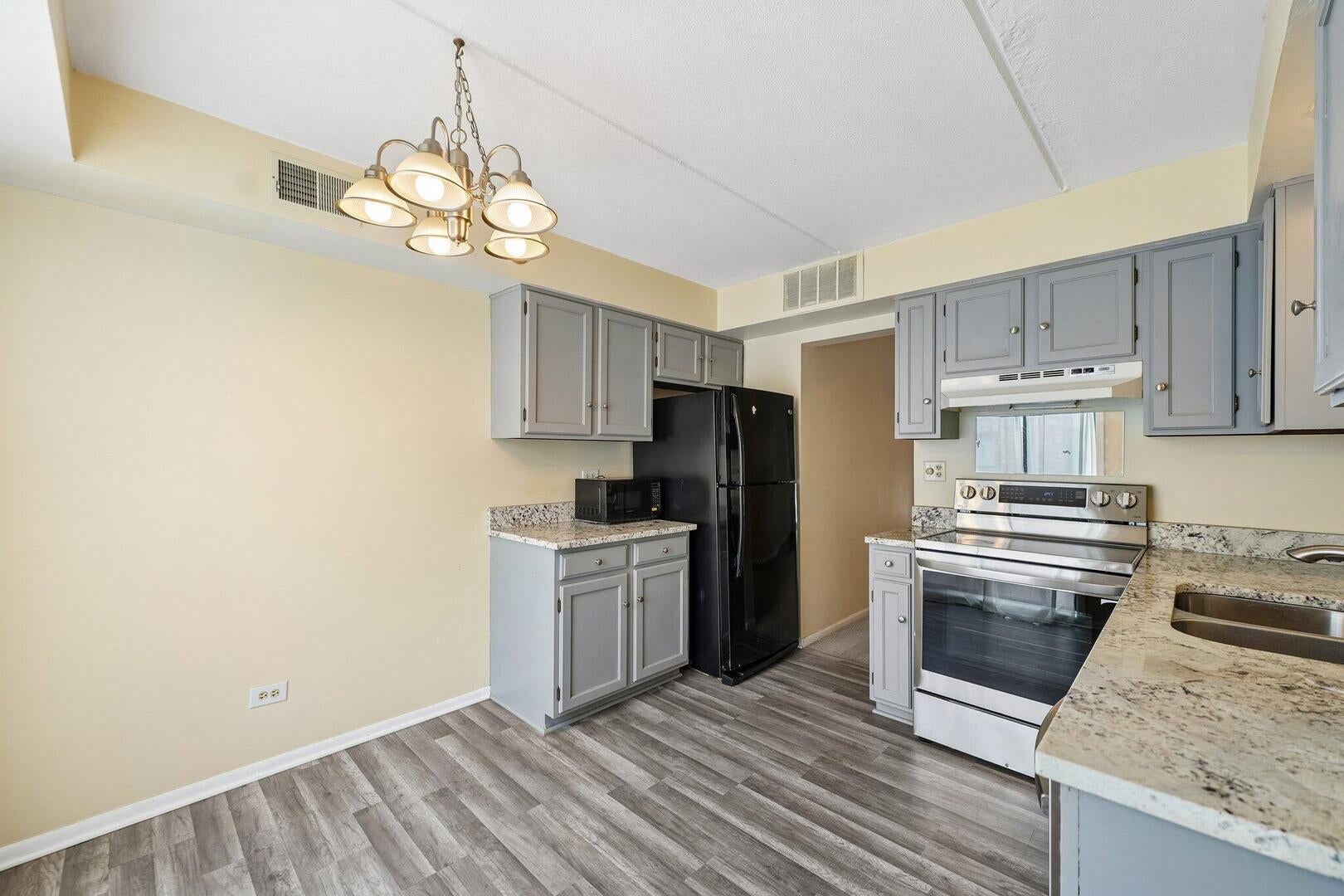 5401 Chateau Drive 4