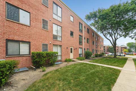 Tiny photo for 5401 Chateau Drive #4, Rolling Meadows, IL 60008 (MLS # 12718806)