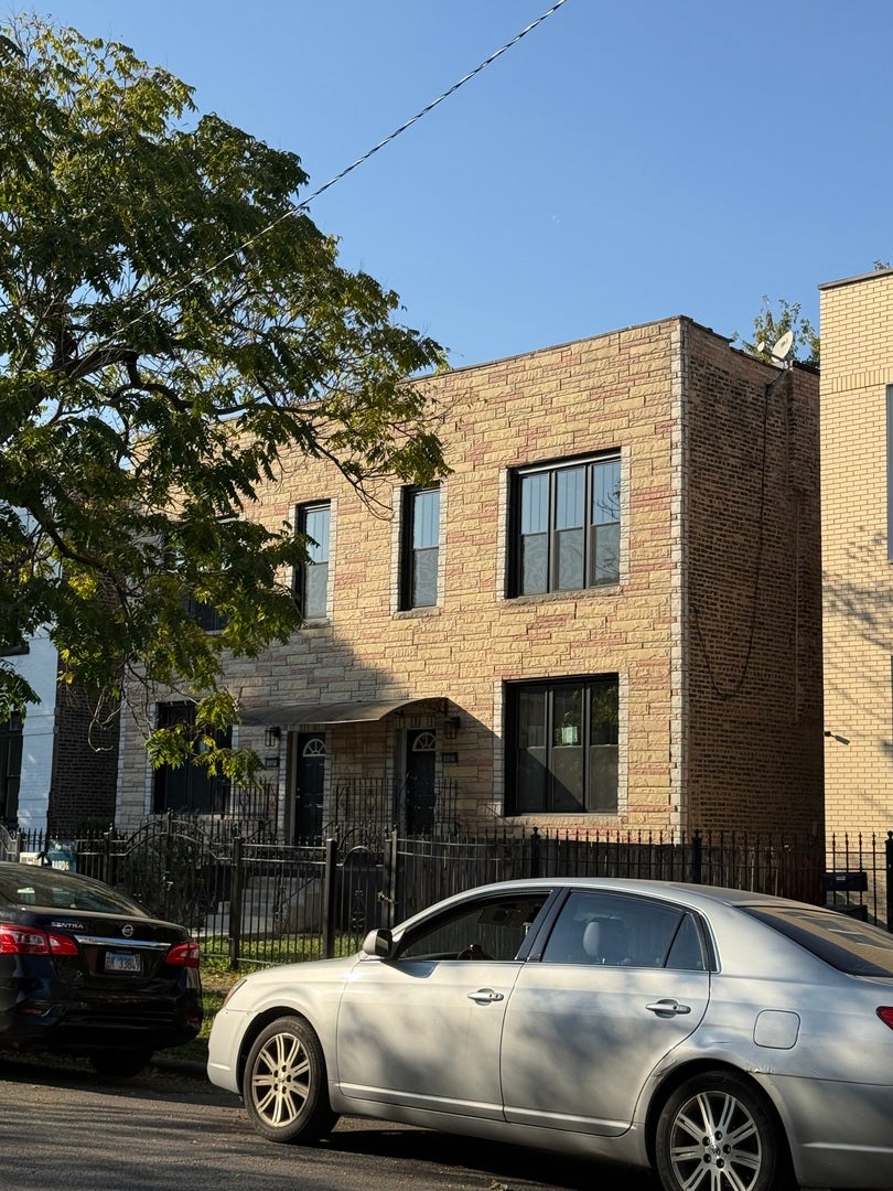 3312 W Le Moyne Street 1