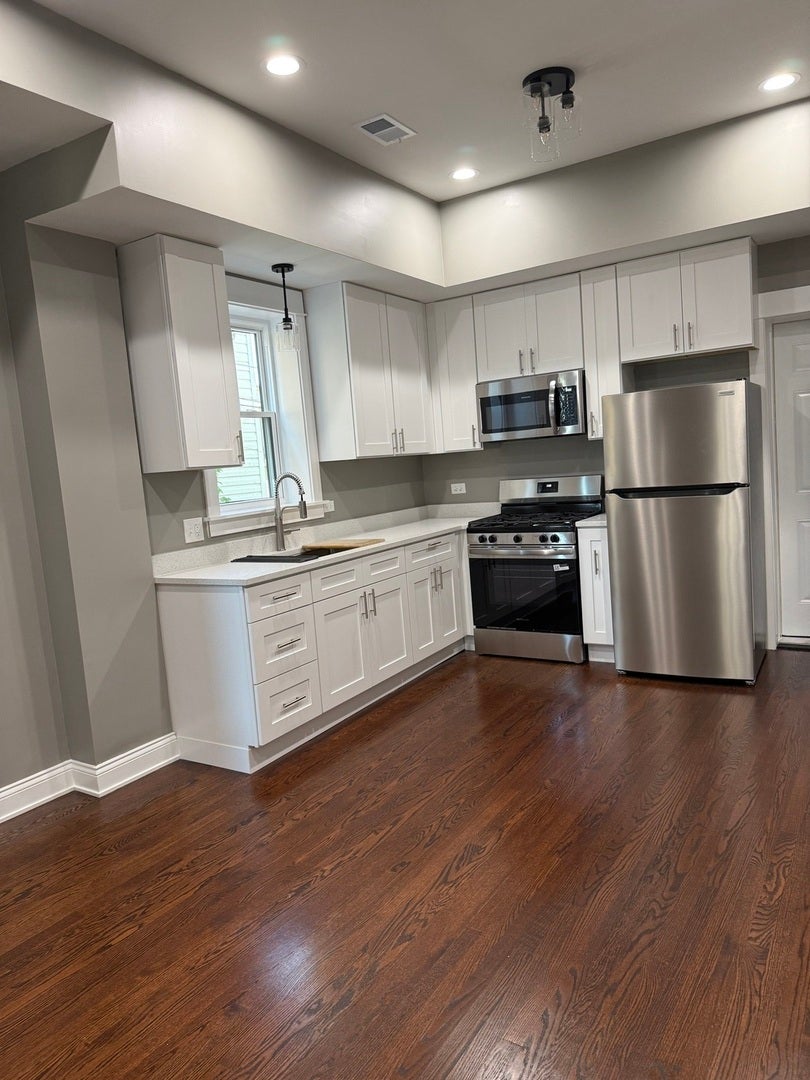 3312 W Le Moyne Street 1