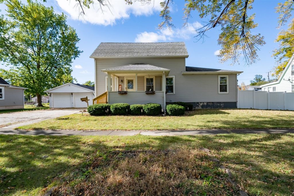 Photo for 515 N Guthrie Street, Gibson City, IL 60936 (MLS # 12457019)