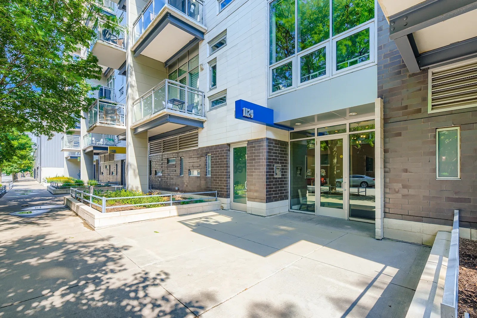 1124 W Adams Street 3W