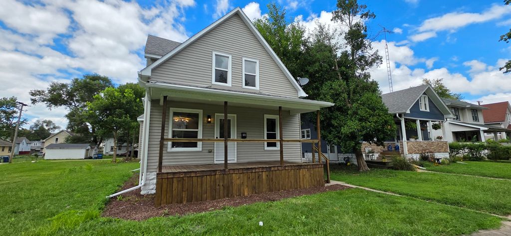 Photo for 643 S Elm Avenue, Kankakee, IL 60901 (MLS # 12496597)