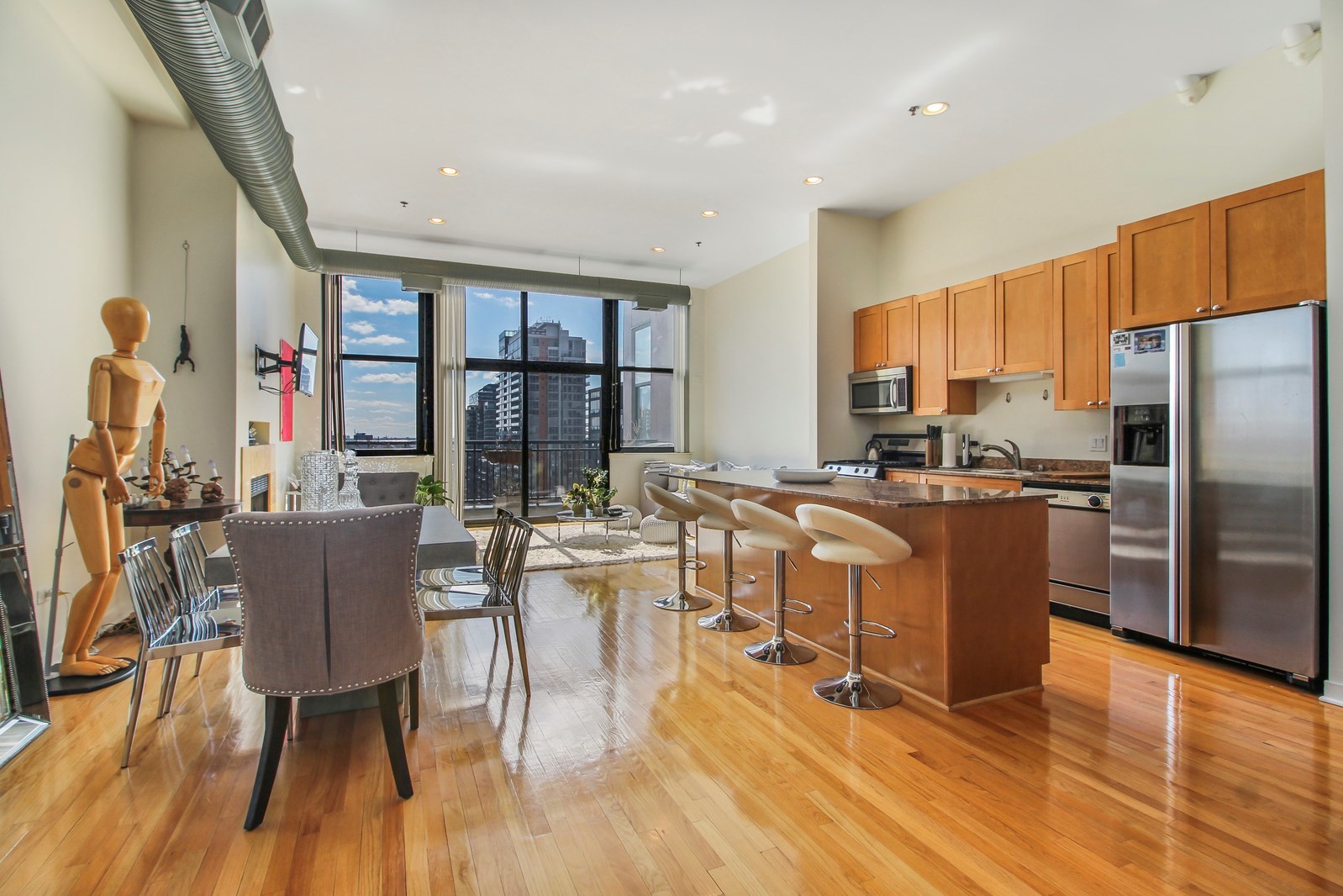 547 S Clark Street 1402