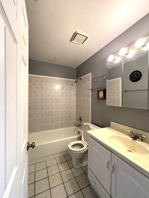 Tiny photo for 382 Sandhurst Circle #7, Glen Ellyn, IL 60137 (MLS # 12702356)