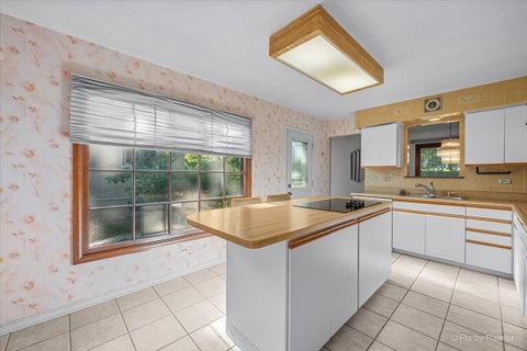 Tiny photo for 602 E Hackberry Drive, Arlington Heights, IL 60004 (MLS # 12709643)
