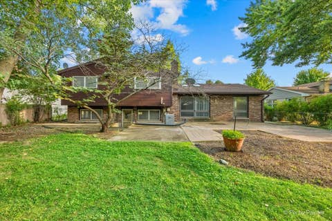 Tiny photo for 602 E Hackberry Drive, Arlington Heights, IL 60004 (MLS # 12709643)