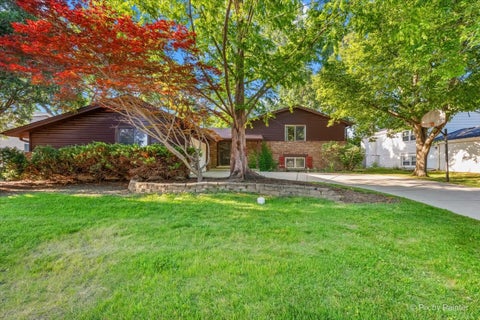 Tiny photo for 602 E Hackberry Drive, Arlington Heights, IL 60004 (MLS # 12709643)