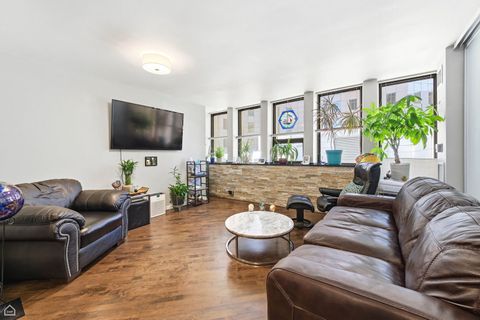 Tiny photo for 100 E Walton Place #10C, Chicago, IL 60611 (MLS # 12526565)
