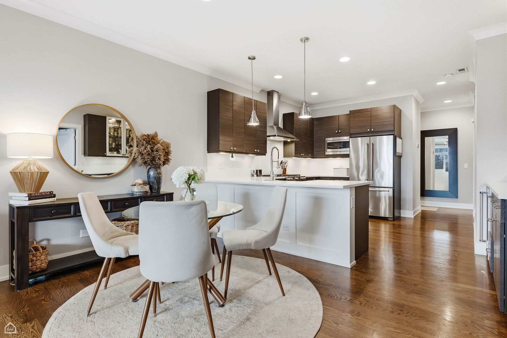 3047 N Oakley Avenue 301