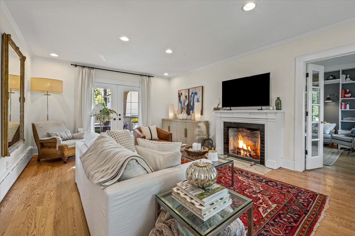 340 Hawthorn Avenue