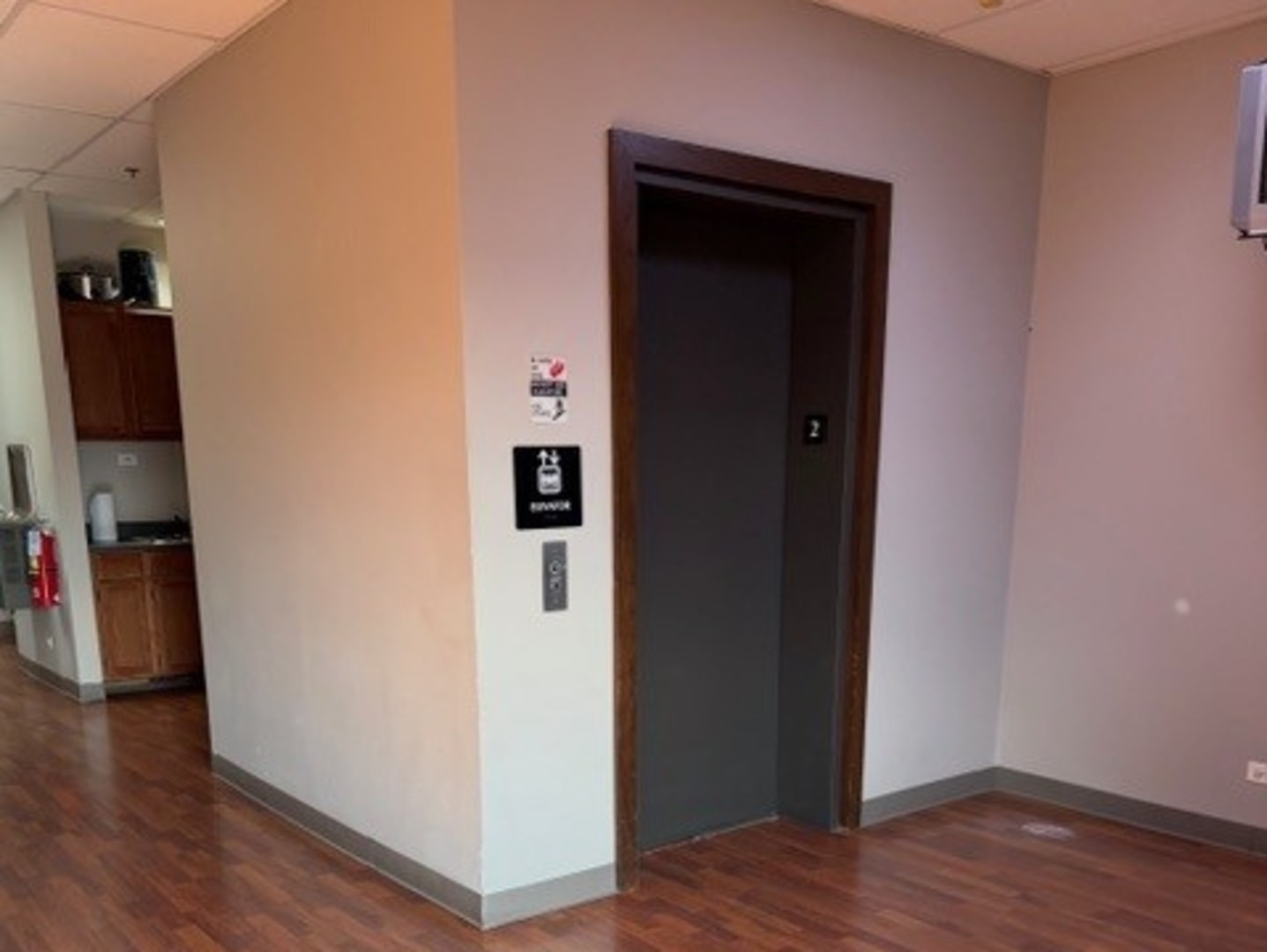 18 W Burlington Avenue