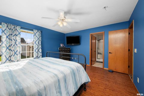 Tiny photo for 605 E 13TH Avenue Court, Coal Valley, IL 61240 (MLS # QC4269640)