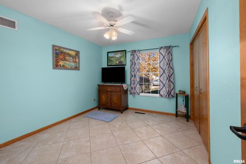 Tiny photo for 605 E 13TH Avenue Court, Coal Valley, IL 61240 (MLS # QC4269640)