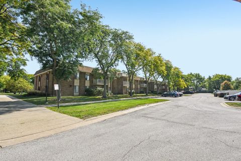 Tiny photo for 461 N Jonathan Drive #202, Palatine, IL 60074 (MLS # 12473017)