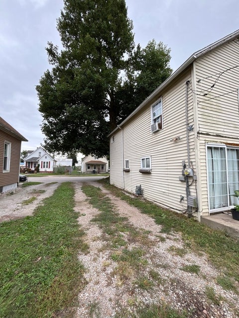 Tiny photo for 1507 E Washington Street, Clinton, IL 61727 (MLS # 12758145)
