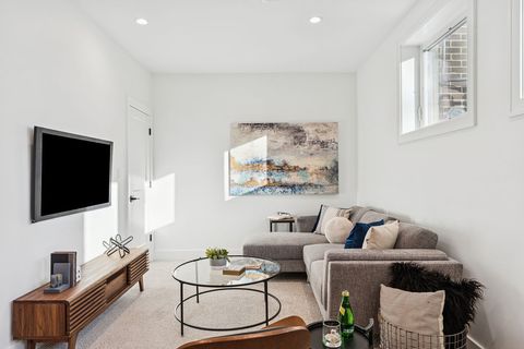 Tiny photo for 706 E 41 Street, Chicago, IL 60653 (MLS # 12526004)