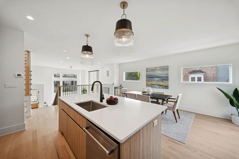 Tiny photo for 706 E 41 Street, Chicago, IL 60653 (MLS # 12526004)