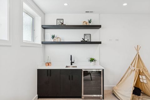 Tiny photo for 706 E 41 Street, Chicago, IL 60653 (MLS # 12526004)