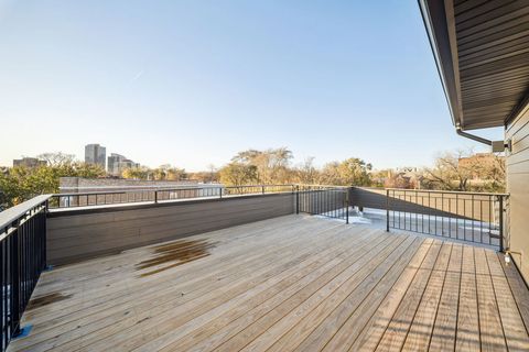 Tiny photo for 706 E 41 Street, Chicago, IL 60653 (MLS # 12526004)