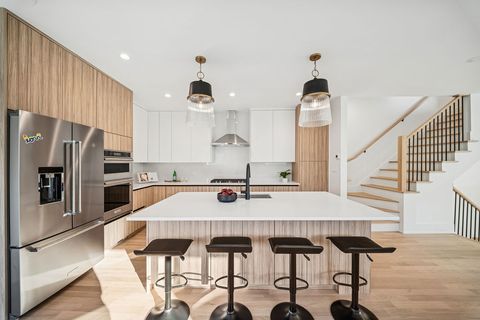 Tiny photo for 706 E 41 Street, Chicago, IL 60653 (MLS # 12526004)