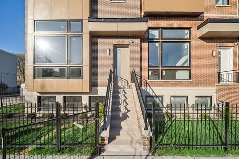 Tiny photo for 706 E 41 Street, Chicago, IL 60653 (MLS # 12526004)