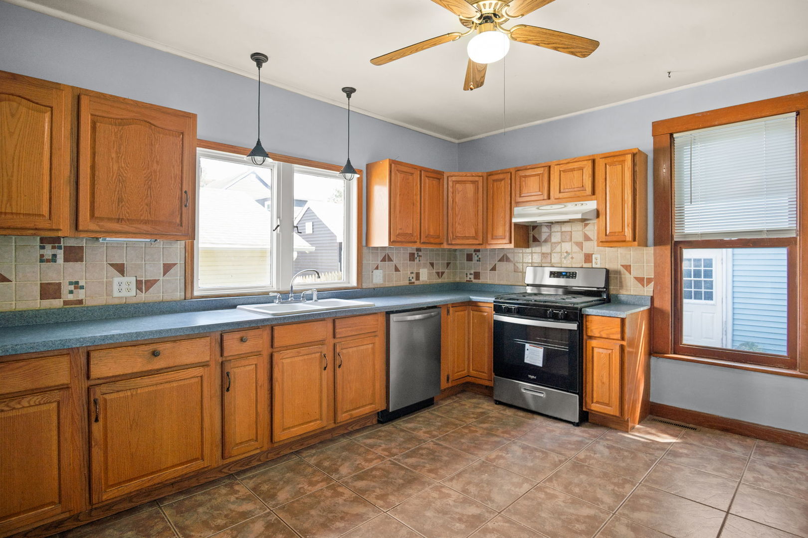 822 DeKalb Avenue