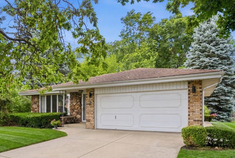 Tiny photo for 5530 Greenwood Street, Morton Grove, IL 60053 (MLS # 12685191)
