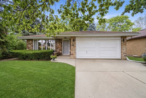 Photo of 5530 Greenwood Street, Morton Grove, IL 60053 (MLS # 12685191)