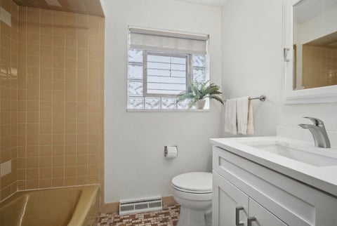 Tiny photo for 5530 Greenwood Street, Morton Grove, IL 60053 (MLS # 12685191)