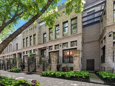 125 W Oak Street F Chicago IL 60610