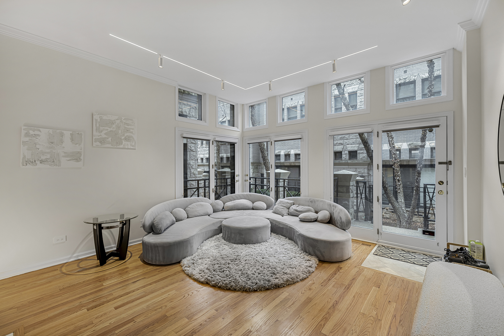 125 W Oak Street F