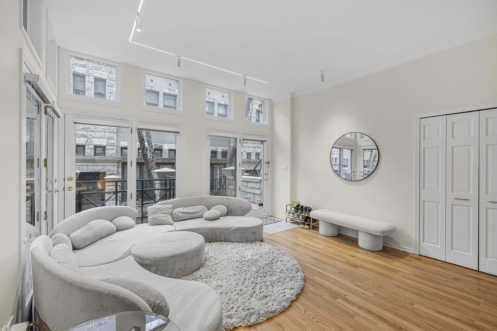 125 W Oak Street F