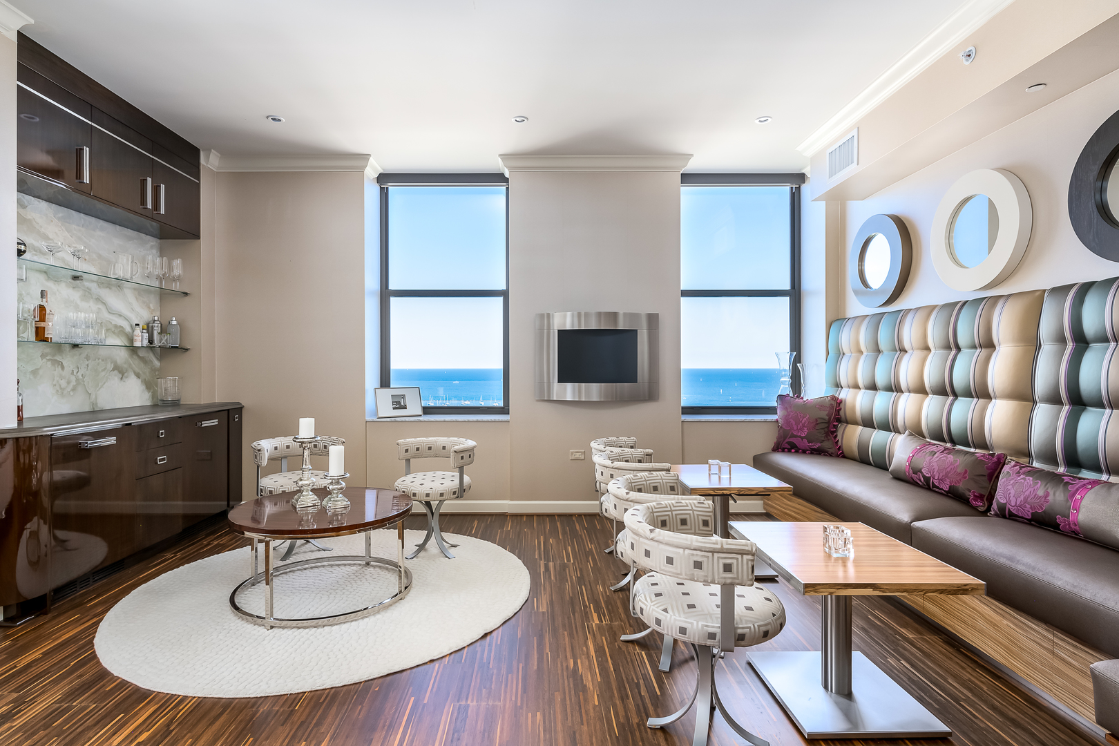 310 S Michigan Avenue 1900