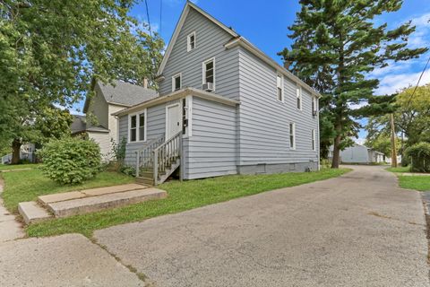 Tiny photo for 725 18th Street, North Chicago, IL 60064 (MLS # 12465114)