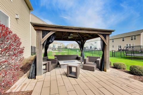 Tiny photo for 735 Glenwood Drive, South Elgin, IL 60177 (MLS # 12627864)