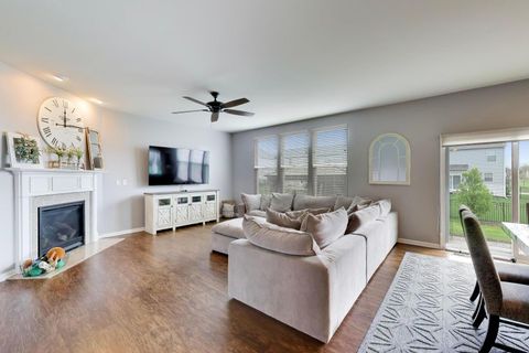 Tiny photo for 735 Glenwood Drive, South Elgin, IL 60177 (MLS # 12627864)