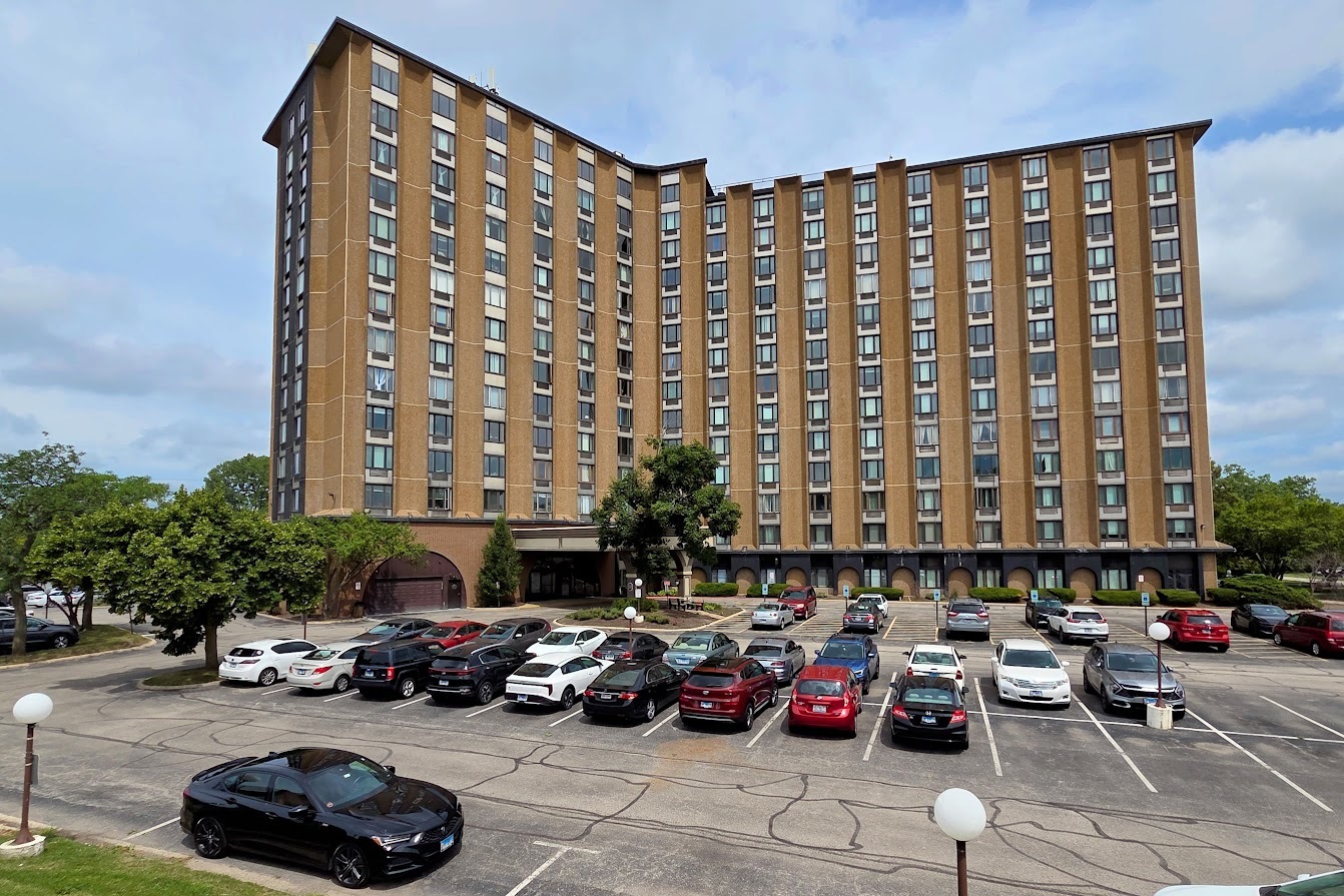 1 Renaissance Place 1119
