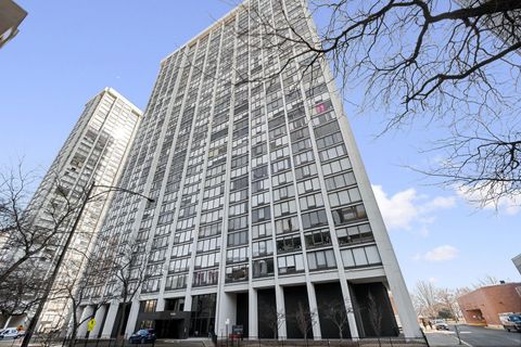 Photo of 5445 N Sheridan Road #802, Chicago, IL 60640 (MLS # 12648443)