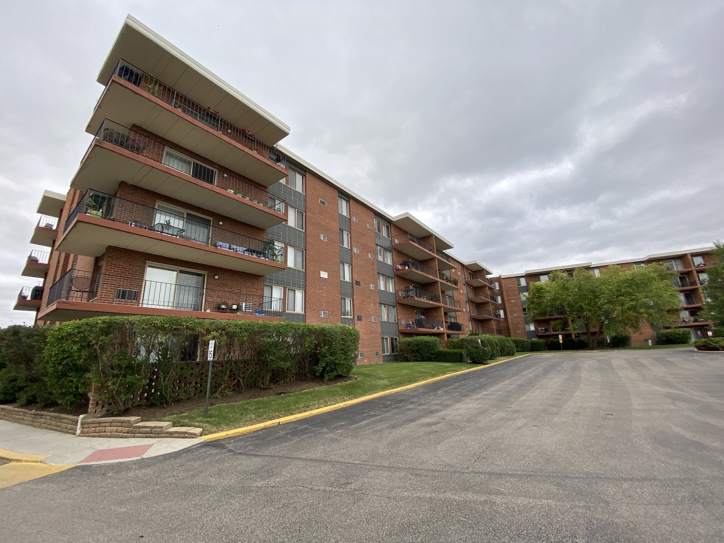 16 E Old Willow Road 110S