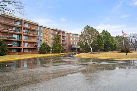 16 E Old Willow Road 110S Prospect Heights IL 60070