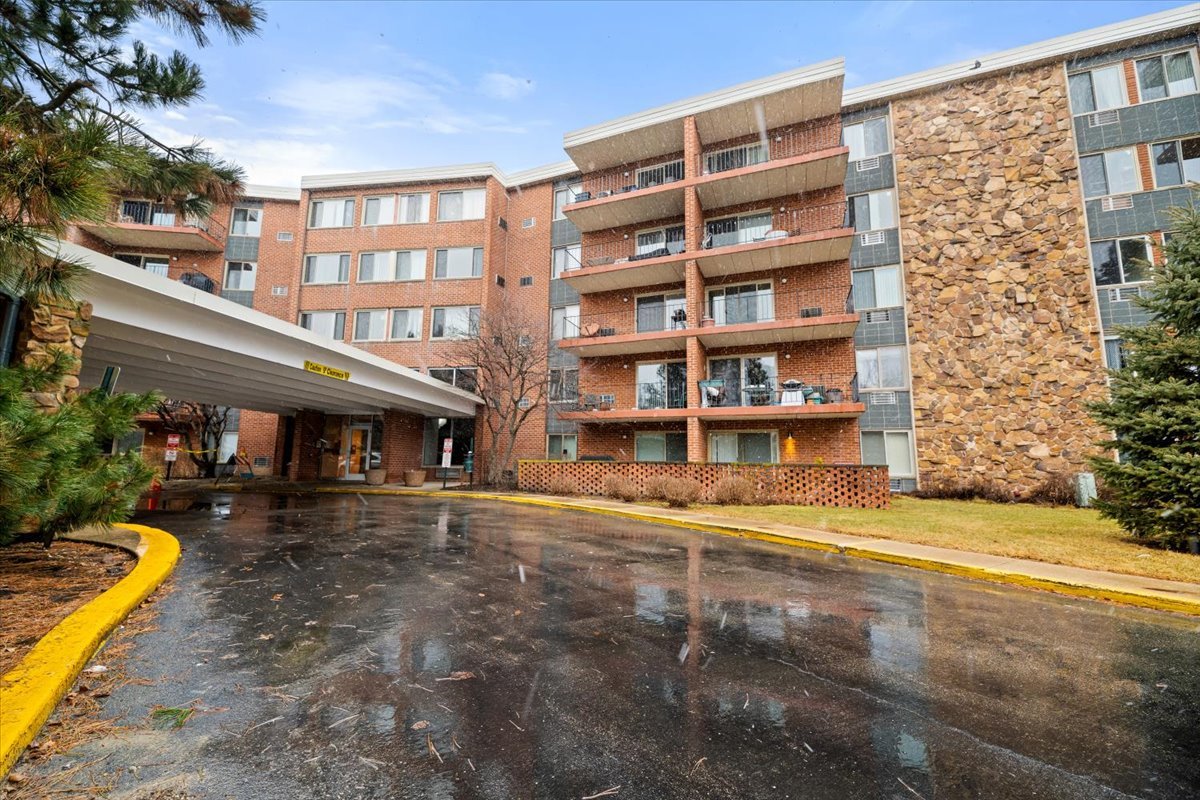 16 E Old Willow Road 110S