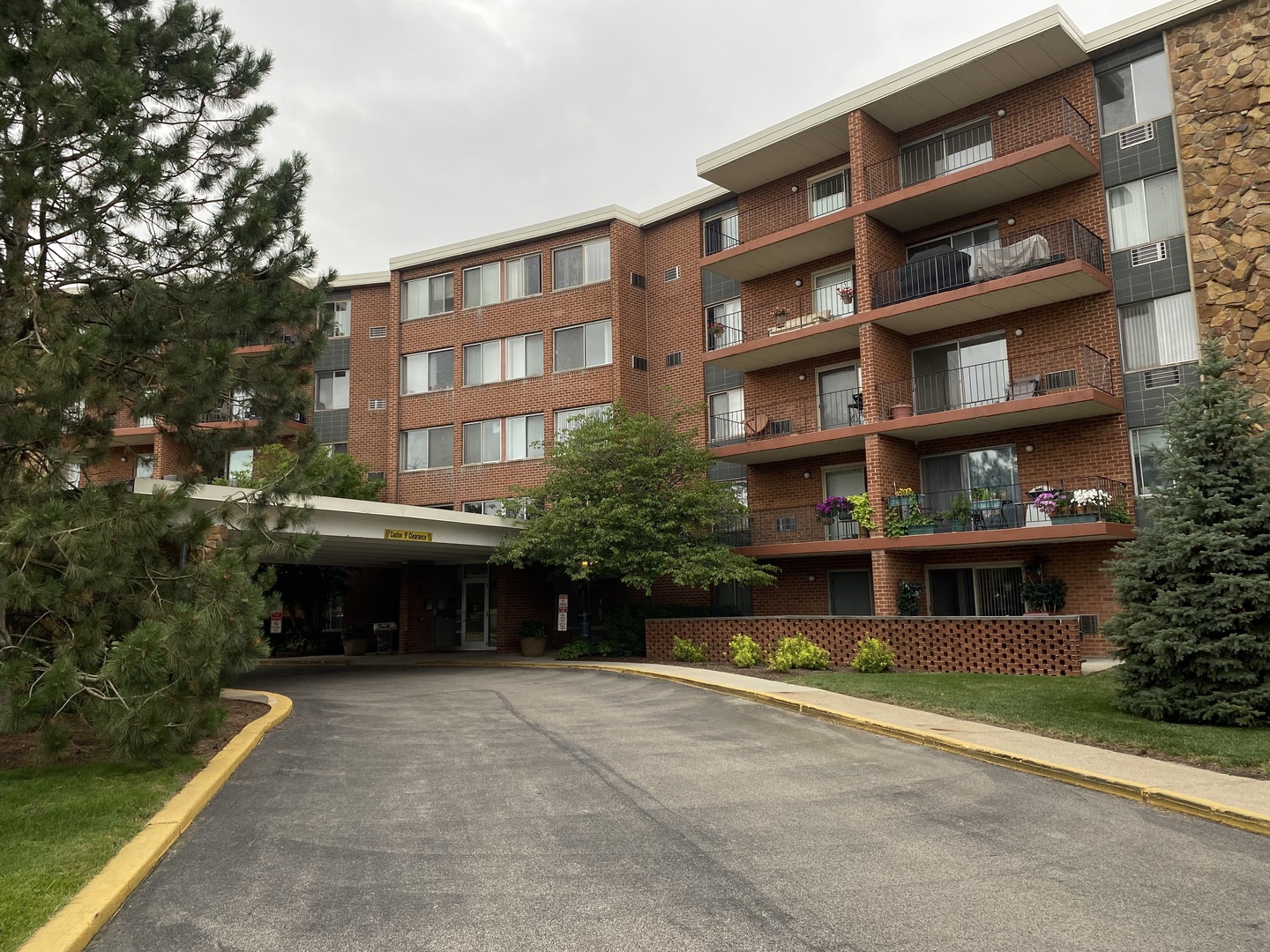 16 E Old Willow Road 110S