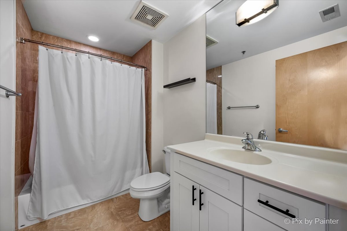 1201 W Adams Street 403