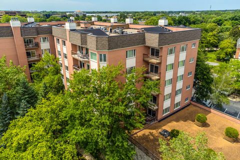 Tiny photo for 209 Rivershire Lane #402, Lincolnshire, IL 60069 (MLS # 12490082)