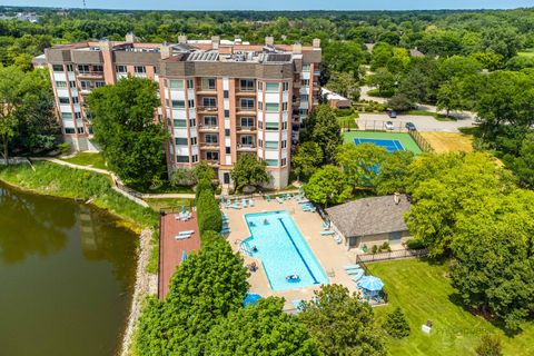 Tiny photo for 209 Rivershire Lane #402, Lincolnshire, IL 60069 (MLS # 12490082)